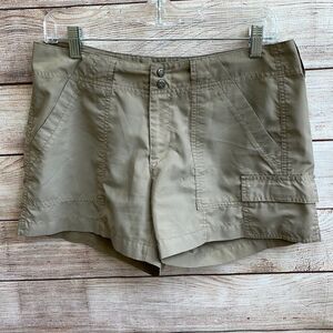NIKE ACG SHORTS IN KHAKI
